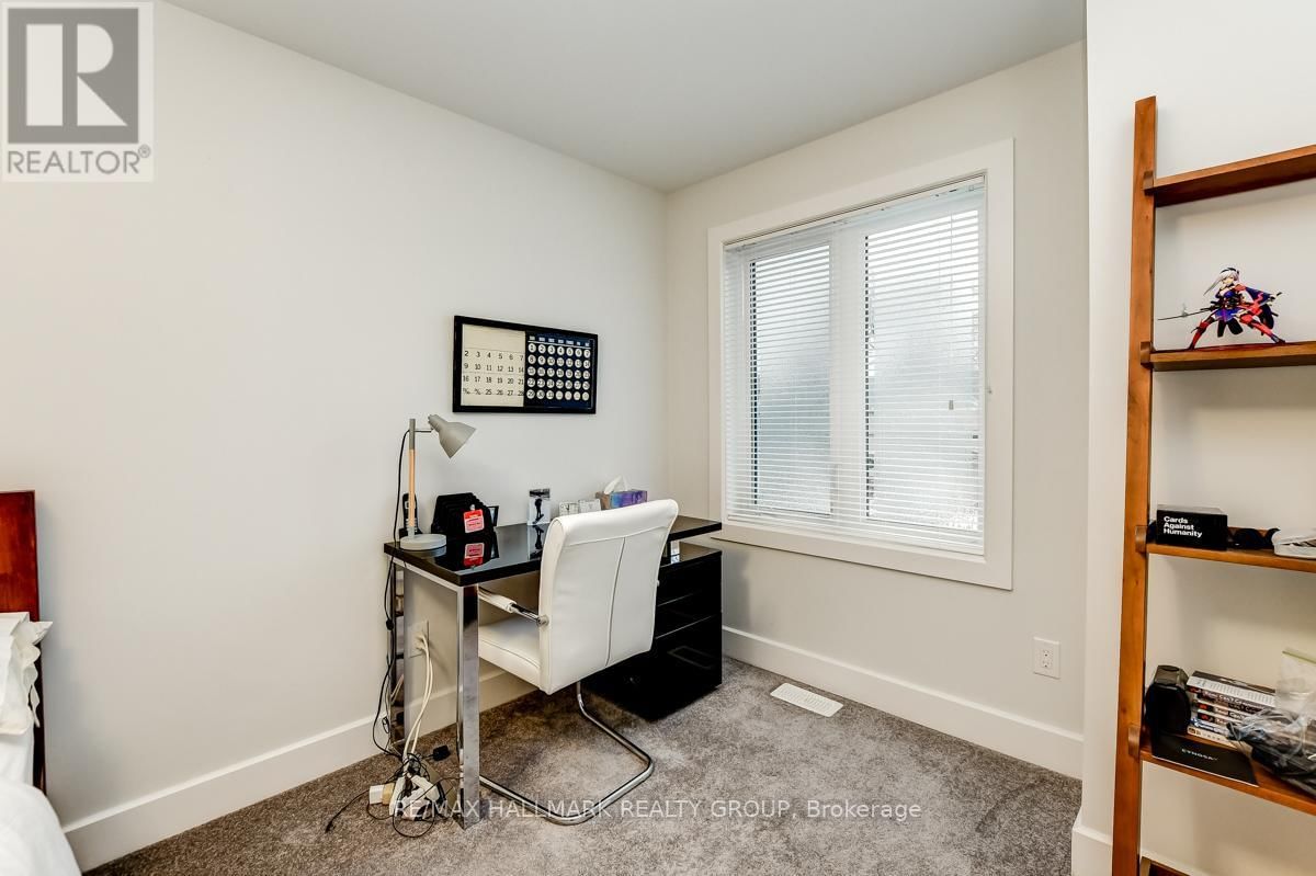 1006 SHEFFORD ROAD Image 23