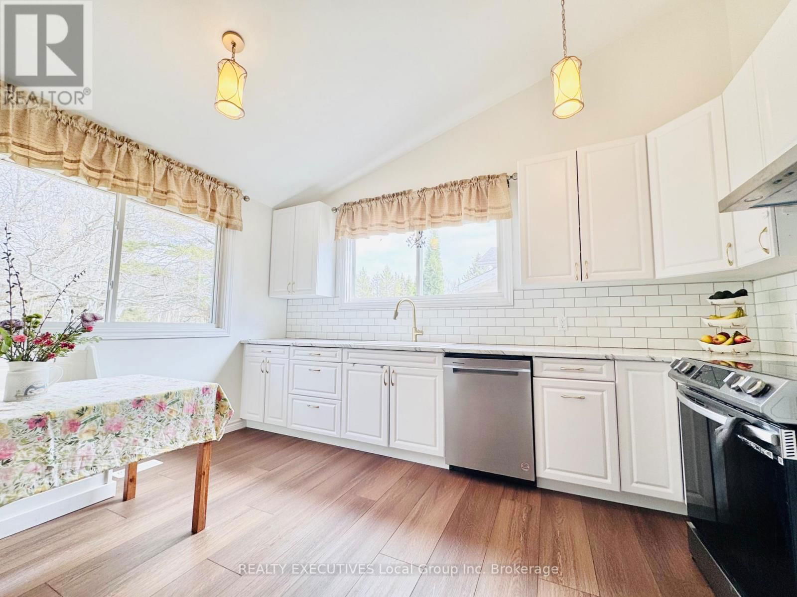 1052 EVANSVILLE DRIVE Image 12