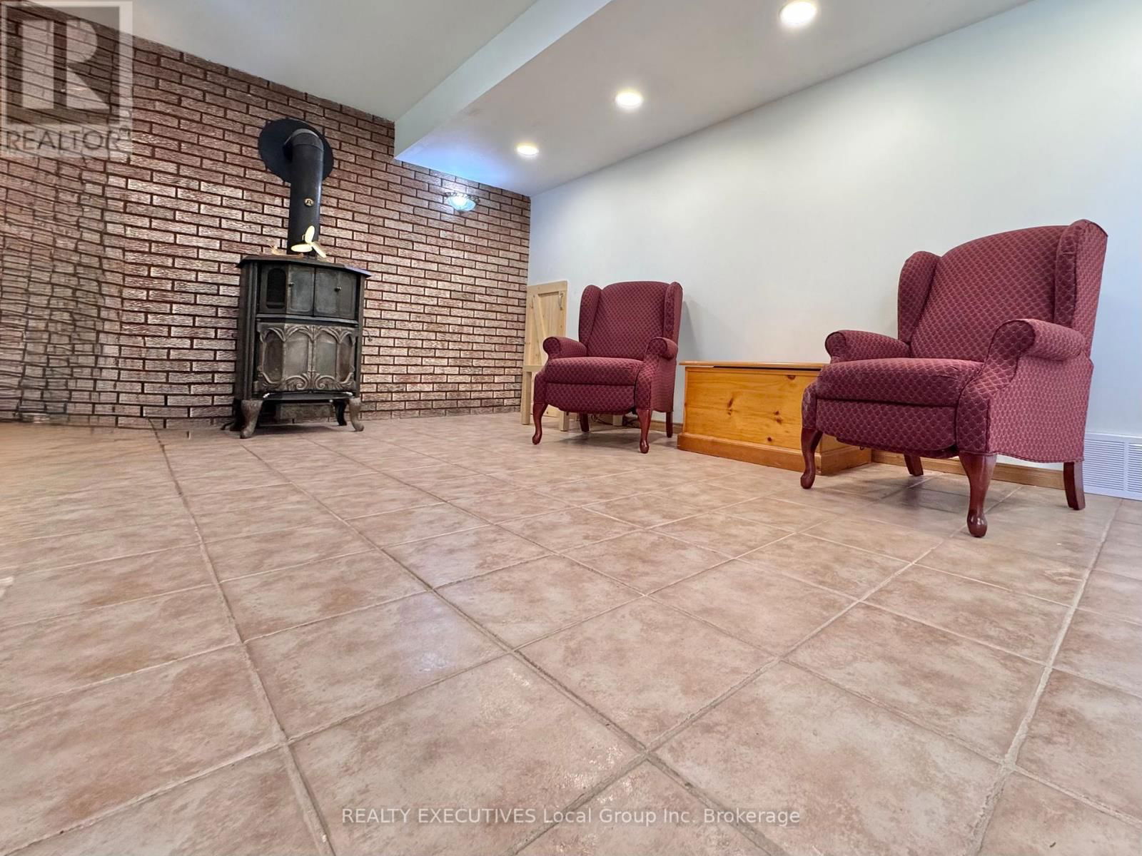 1052 EVANSVILLE DRIVE Image 24