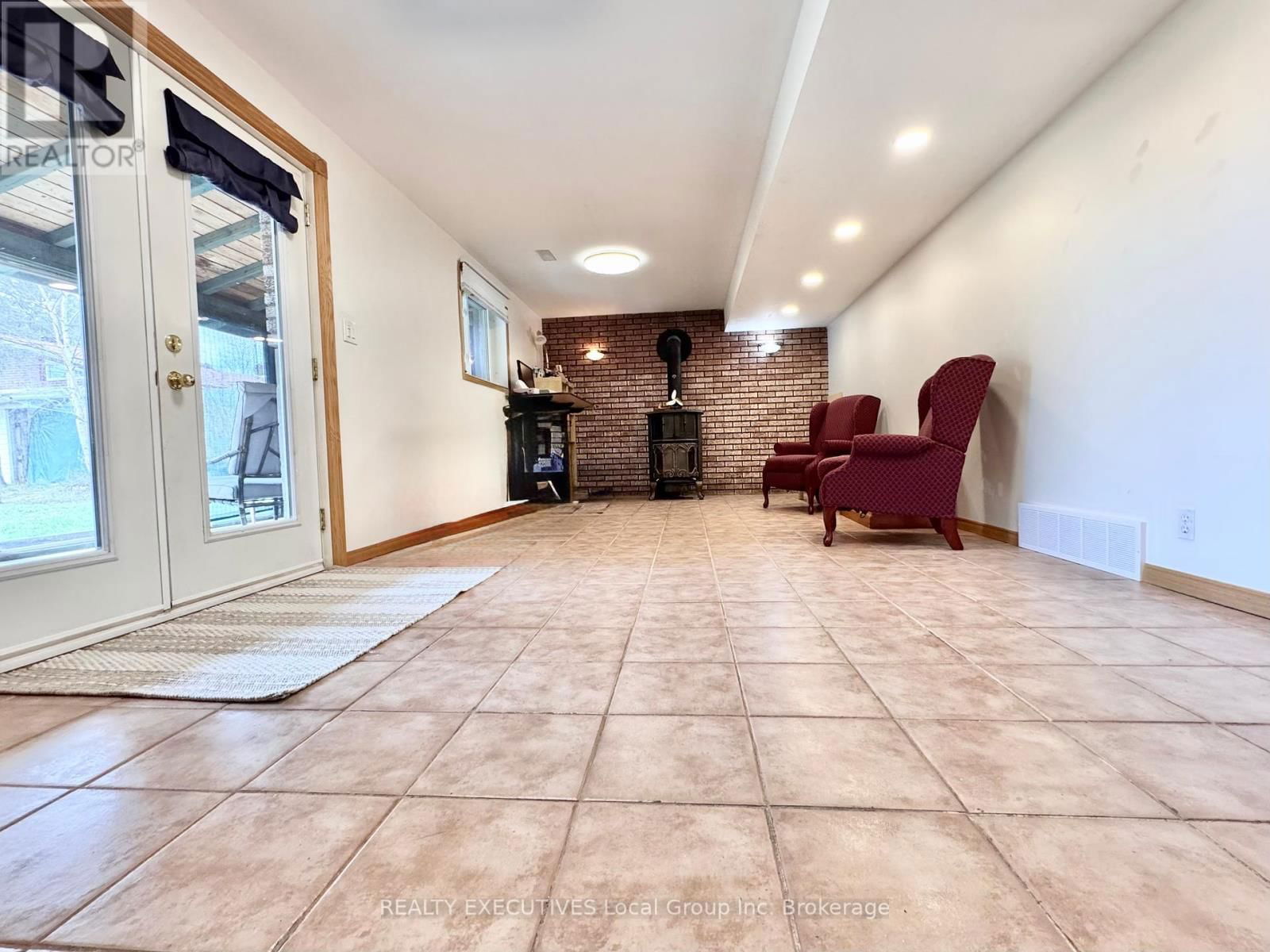 1052 EVANSVILLE DRIVE Image 25
