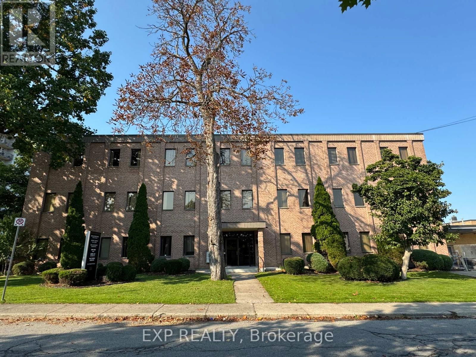 102 - 4701 SAINT CLAIR AVENUE Image 2