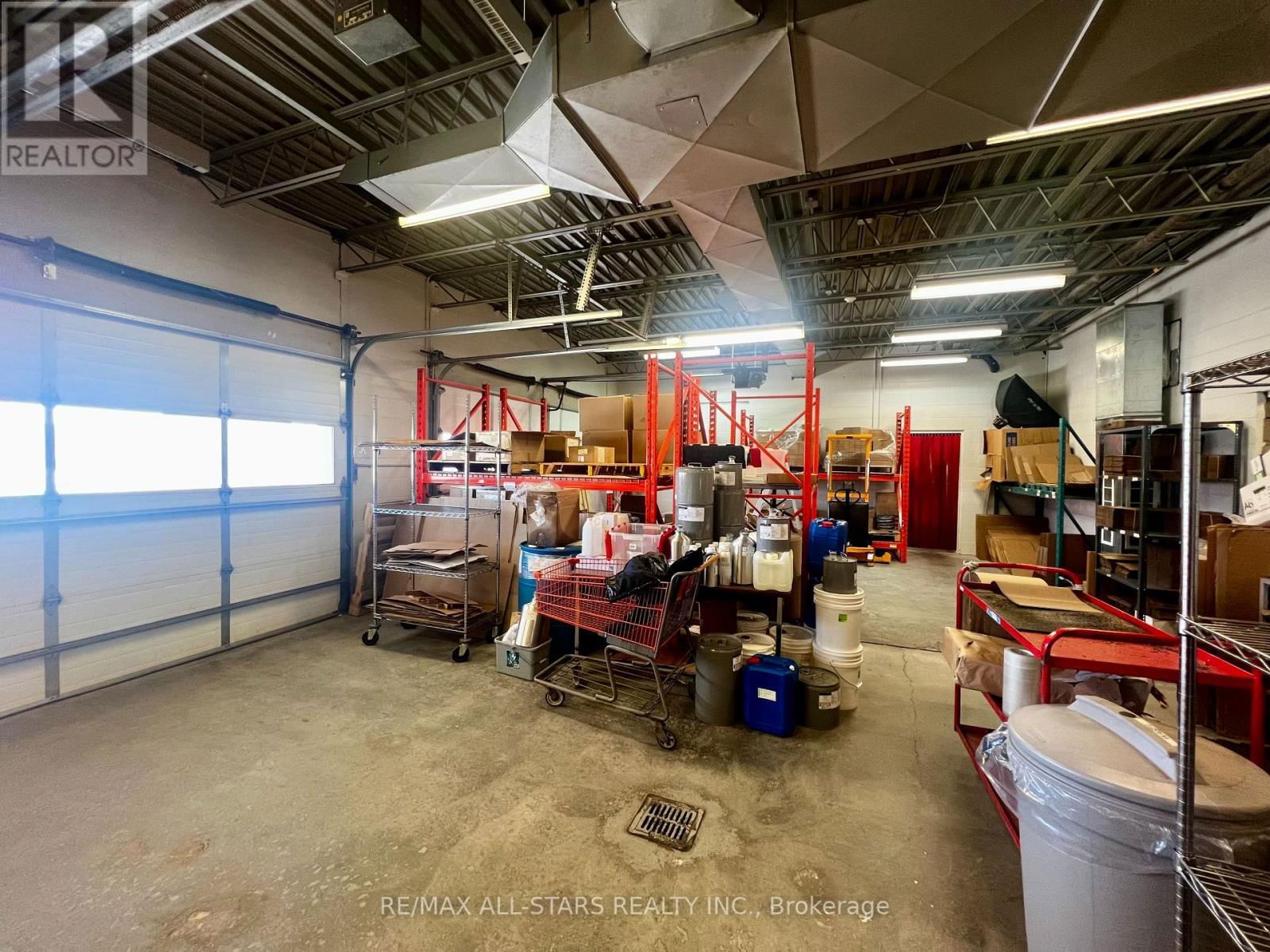 686 CROWN DRIVE Image 4