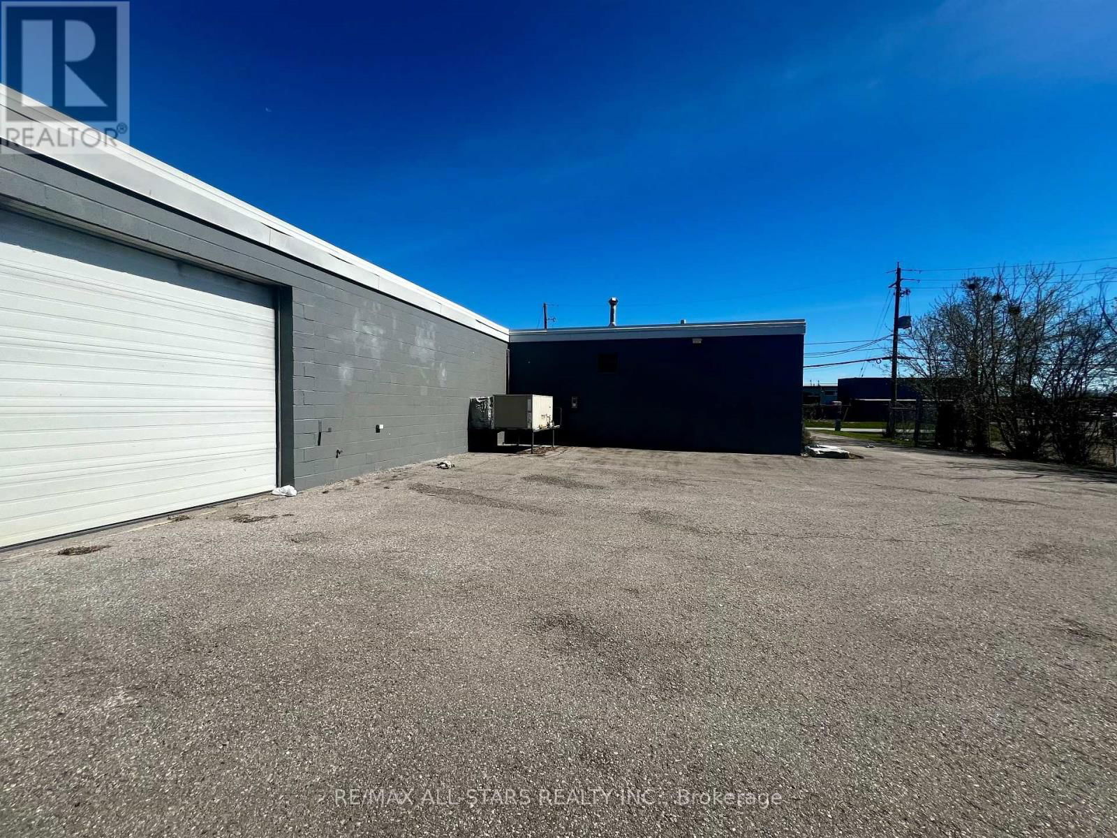 686 CROWN DRIVE Image 6