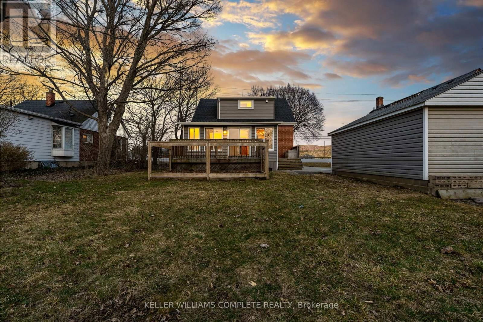 2812 UPPER JAMES STREET Image 12