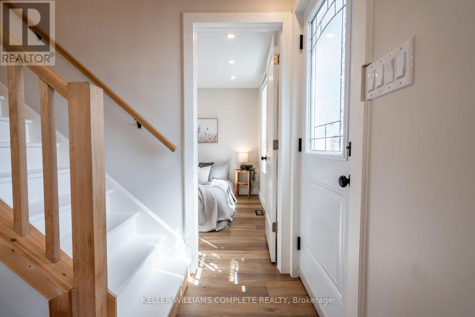 2812 UPPER JAMES STREET Image 17