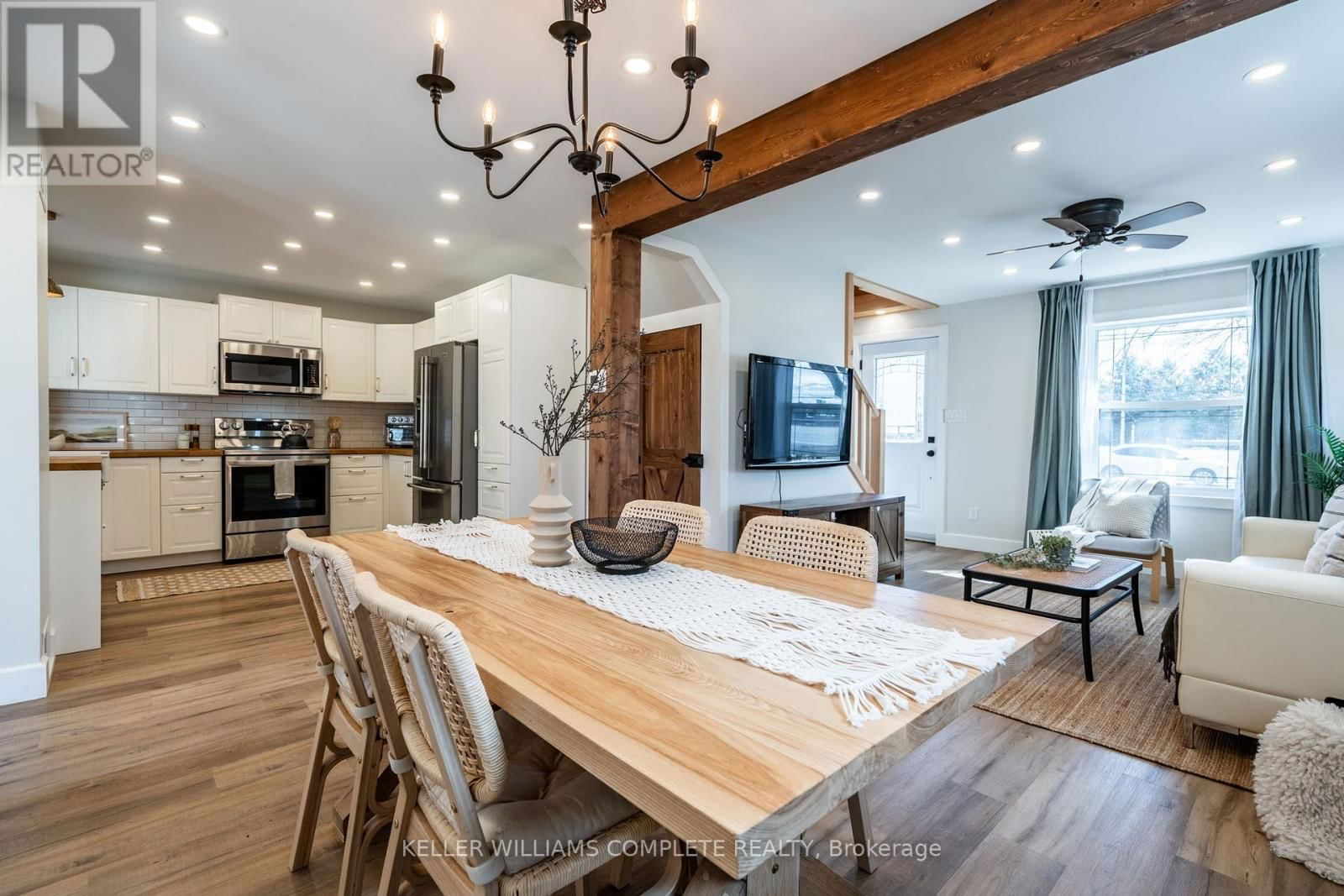 2812 UPPER JAMES STREET Image 23