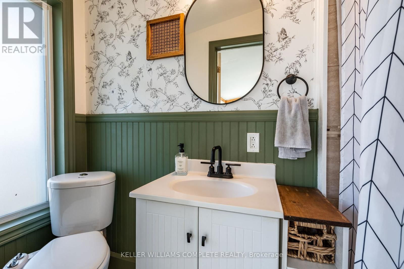 2812 UPPER JAMES STREET Image 29