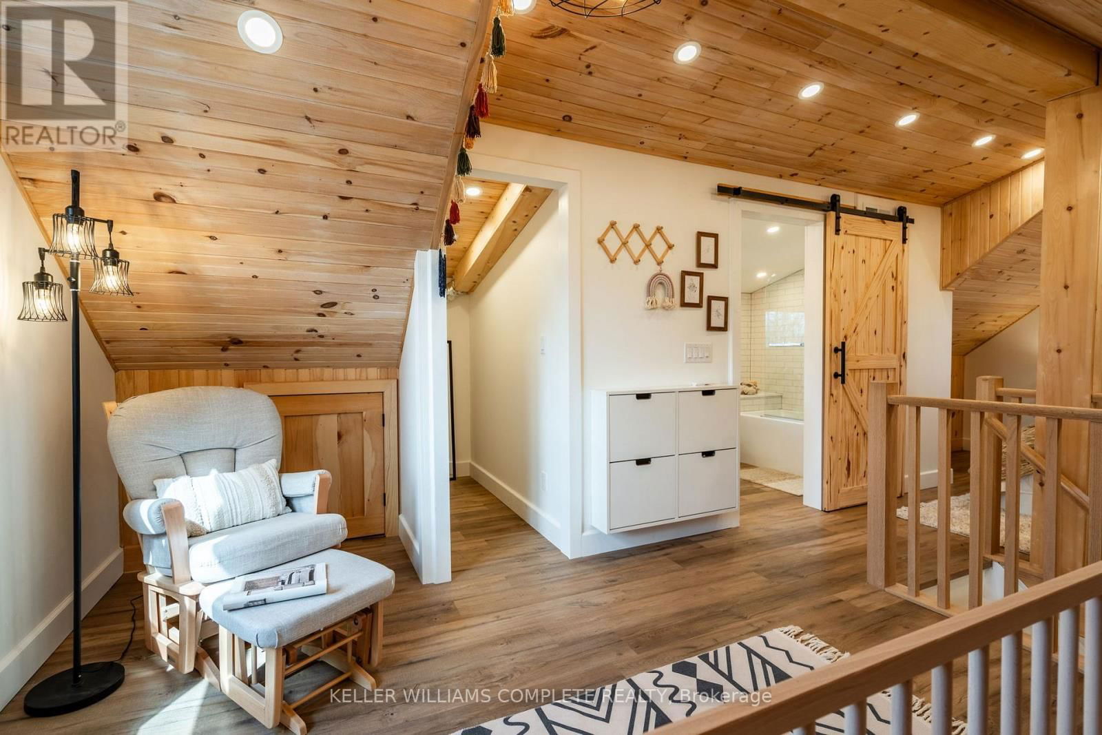 2812 UPPER JAMES STREET Image 35