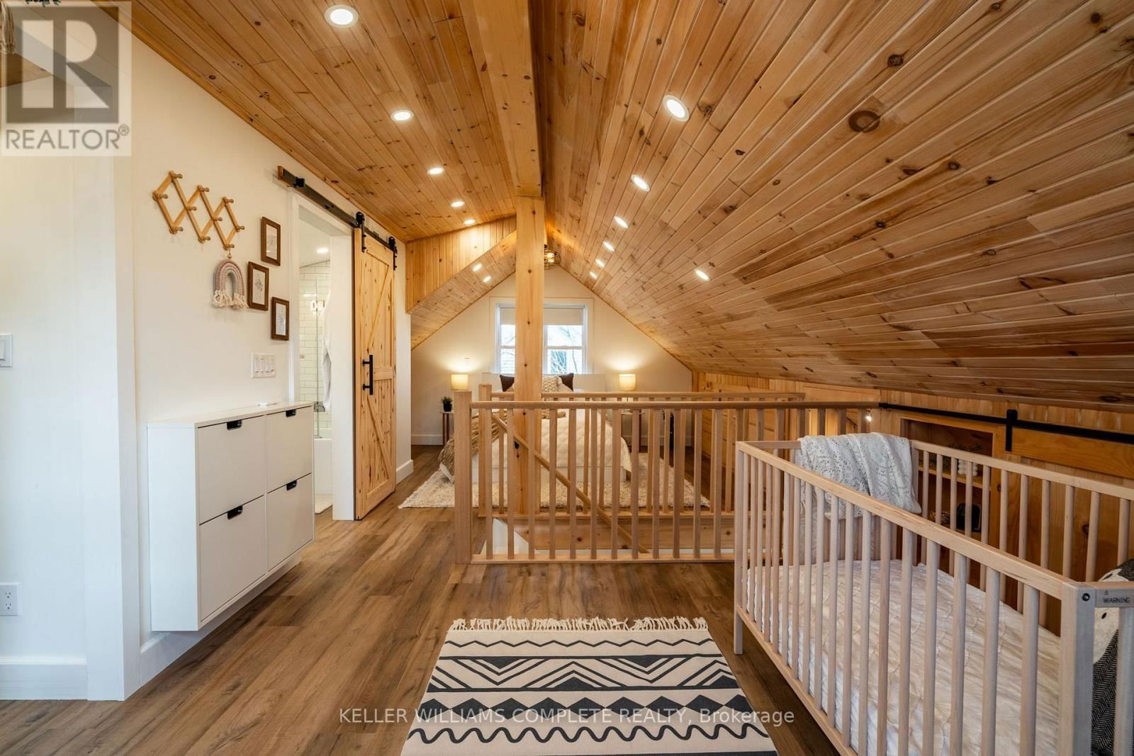 2812 UPPER JAMES STREET Image 36