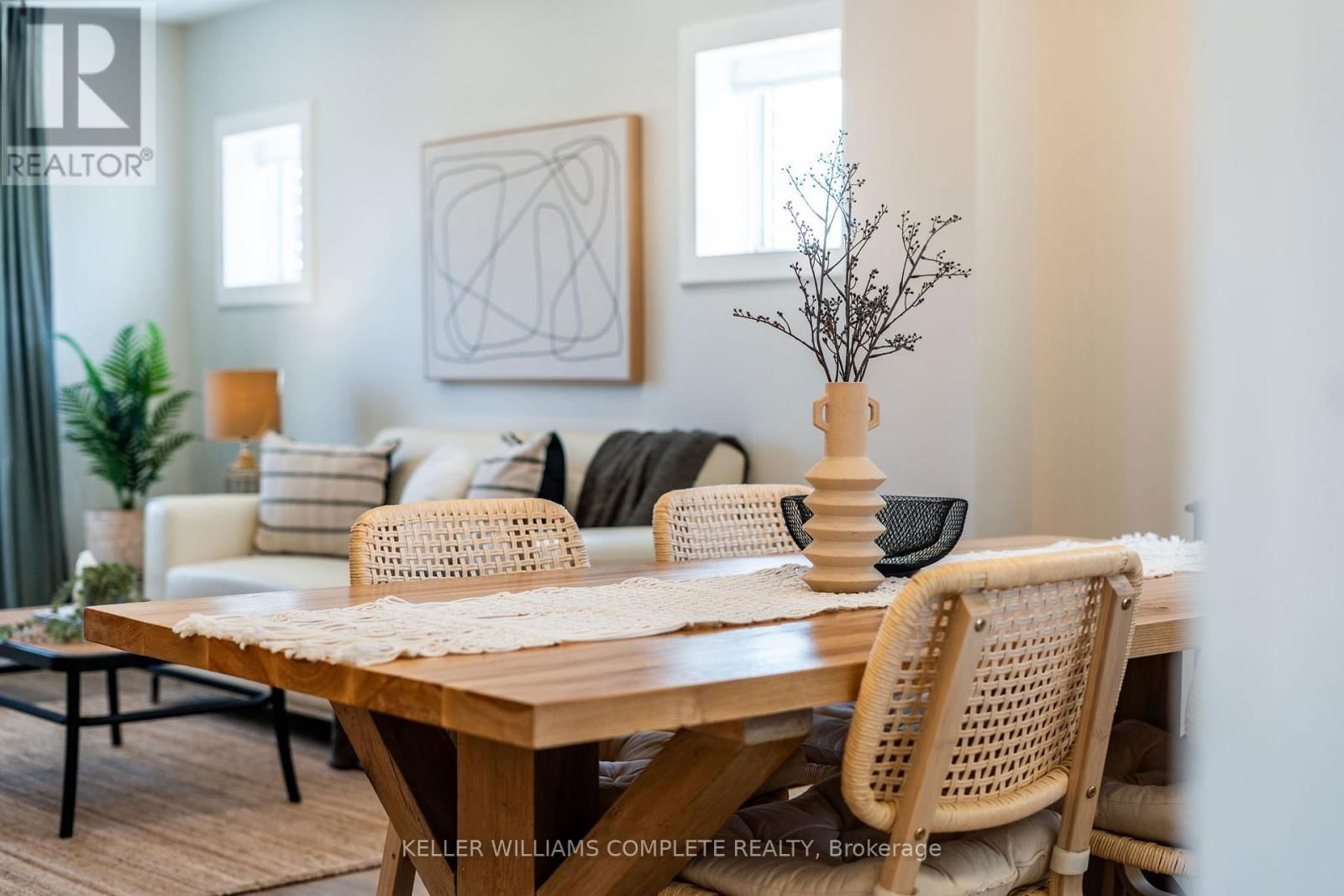 2812 UPPER JAMES STREET Image 44