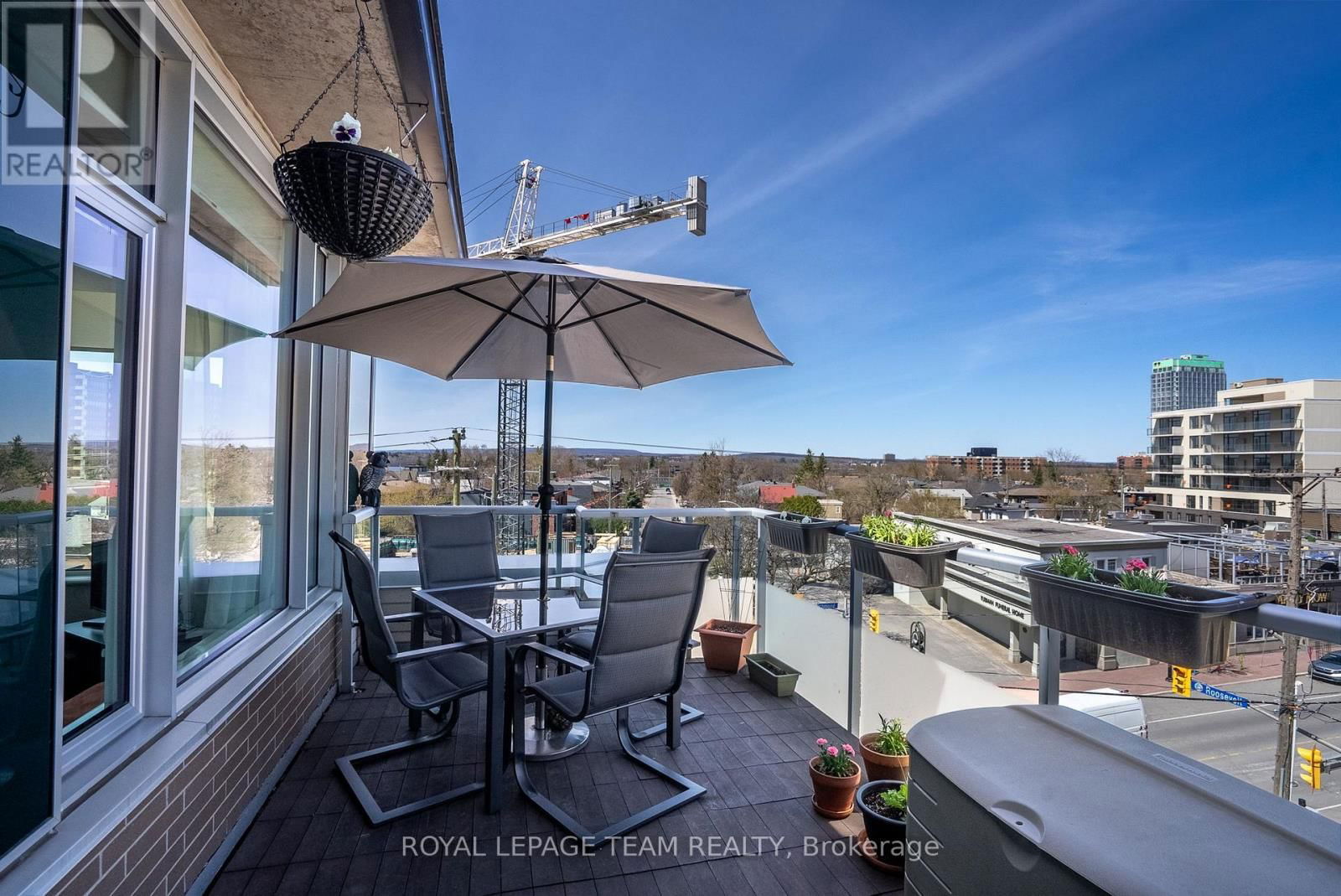 413 - 575 BYRON AVENUE Image 18