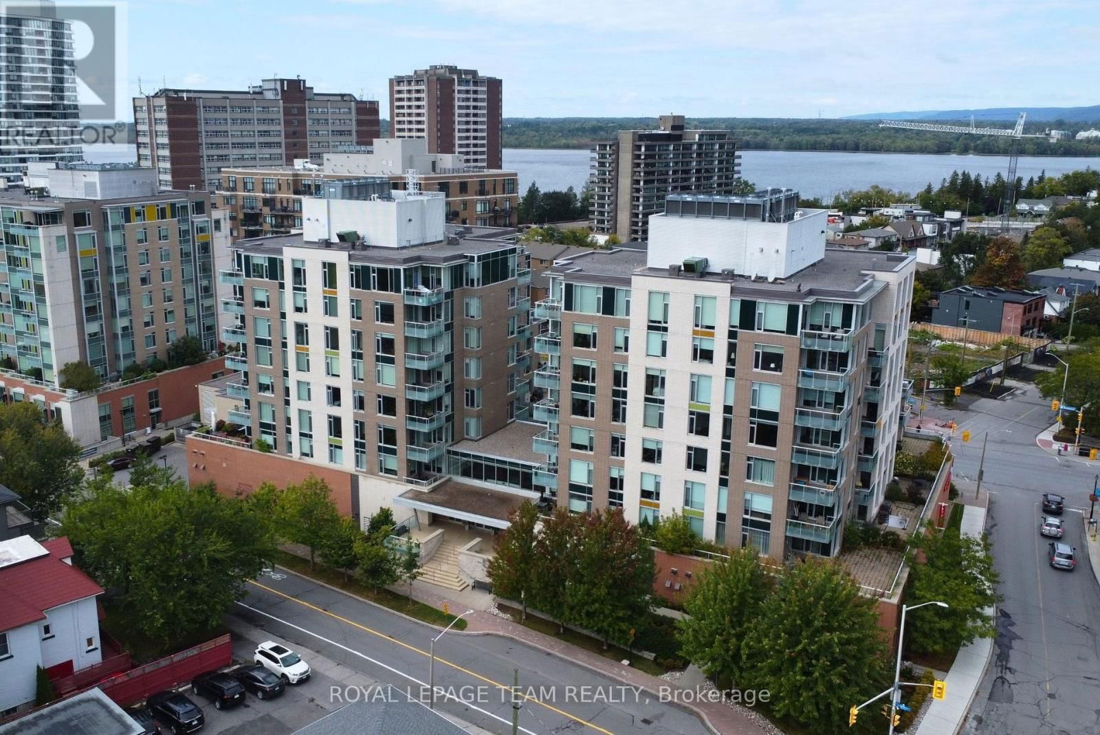 413 - 575 BYRON AVENUE Image 2