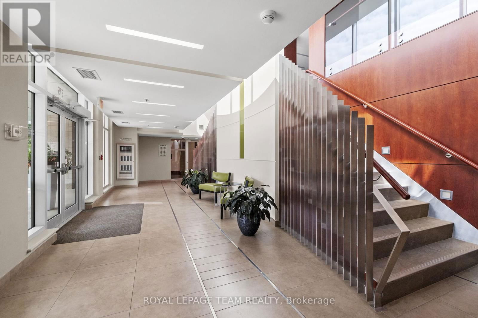 413 - 575 BYRON AVENUE Image 31