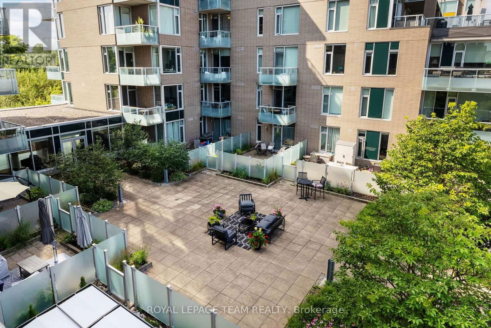 413 - 575 BYRON AVENUE Image 33