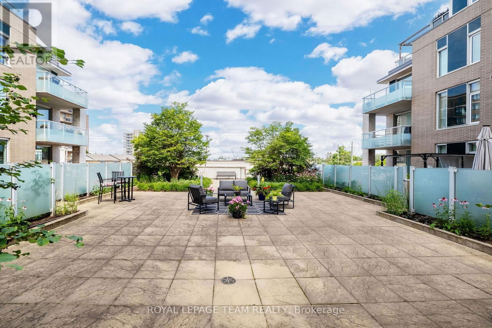 413 - 575 BYRON AVENUE Image 34