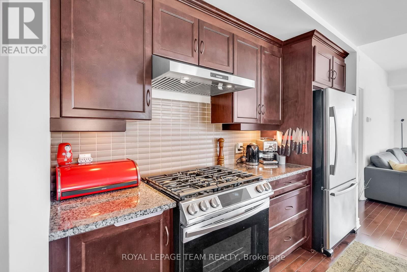 413 - 575 BYRON AVENUE Image 7