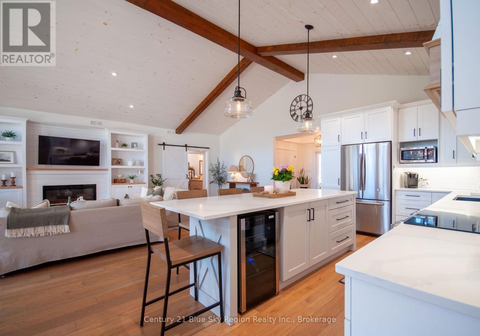8 CHATEAU RIDGE Image 13