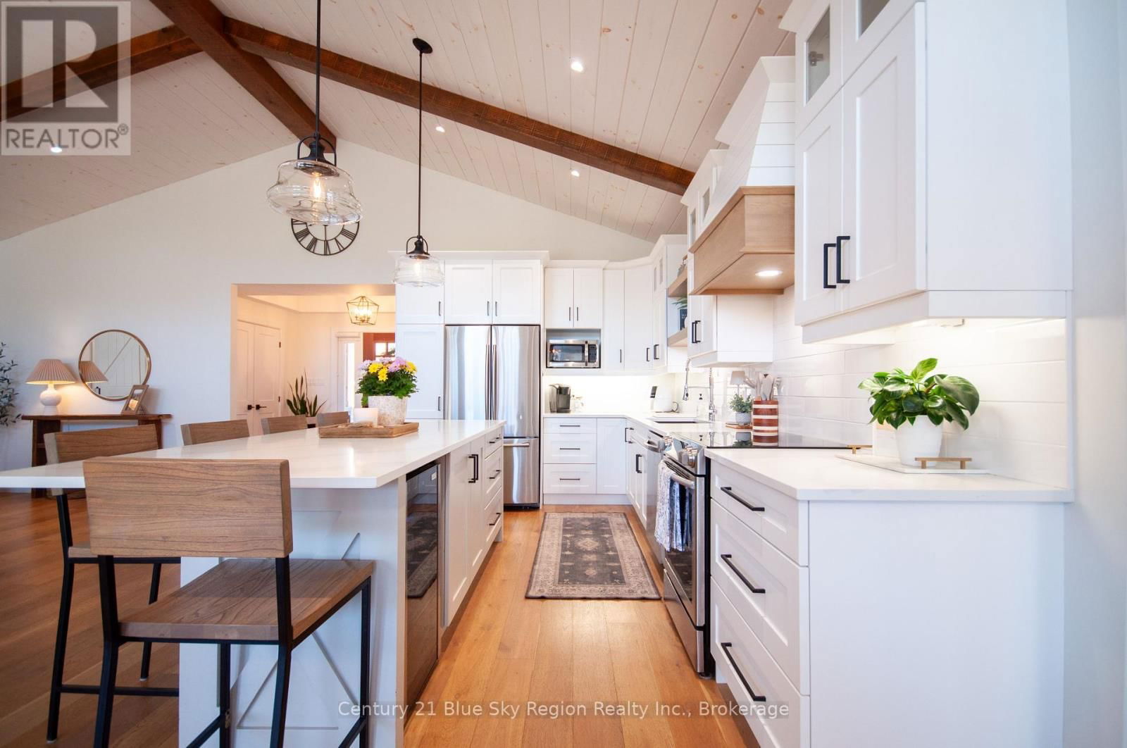 8 CHATEAU RIDGE Image 14