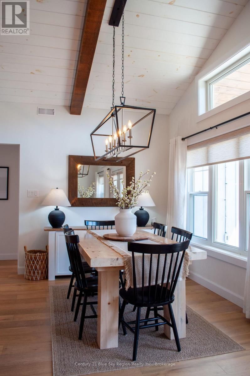 8 CHATEAU RIDGE Image 19