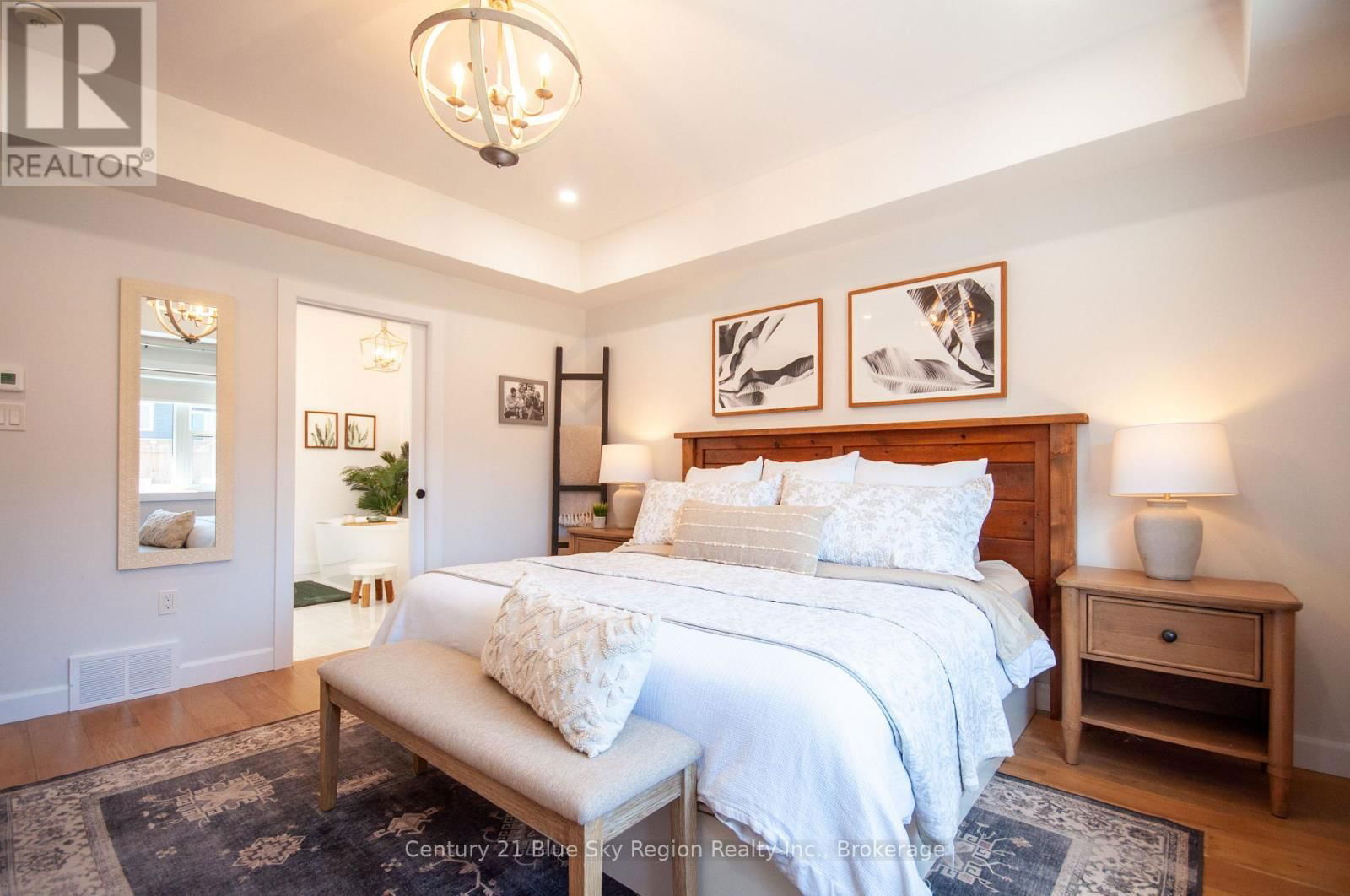 8 CHATEAU RIDGE Image 22