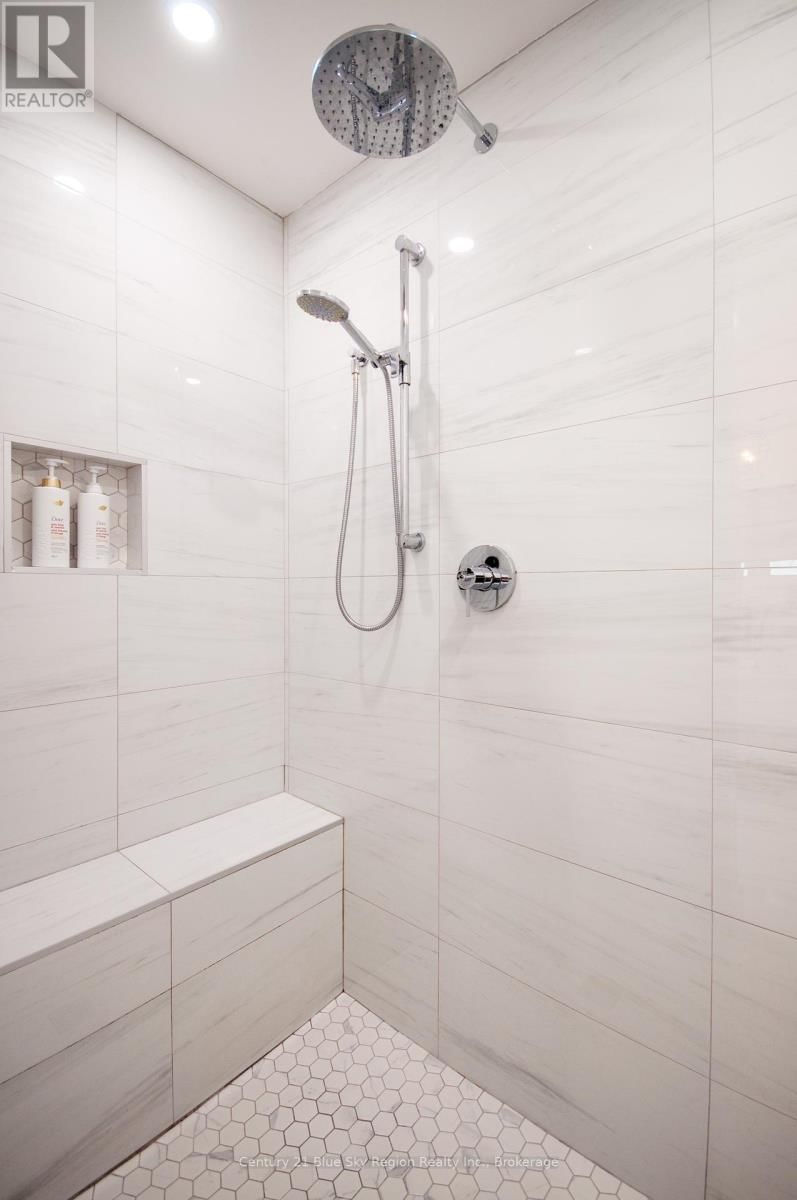 8 CHATEAU RIDGE Image 26