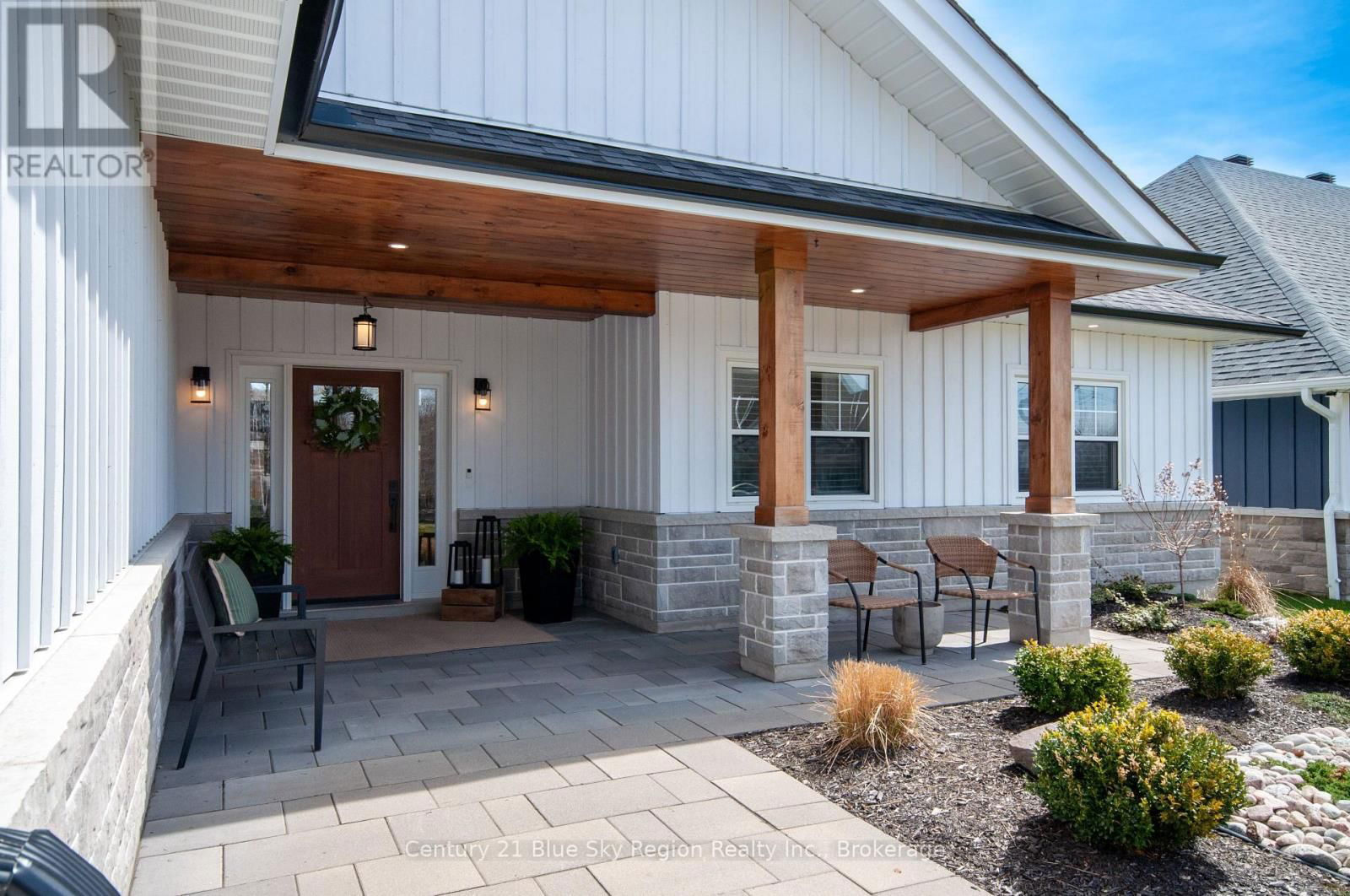 8 CHATEAU RIDGE Image 3