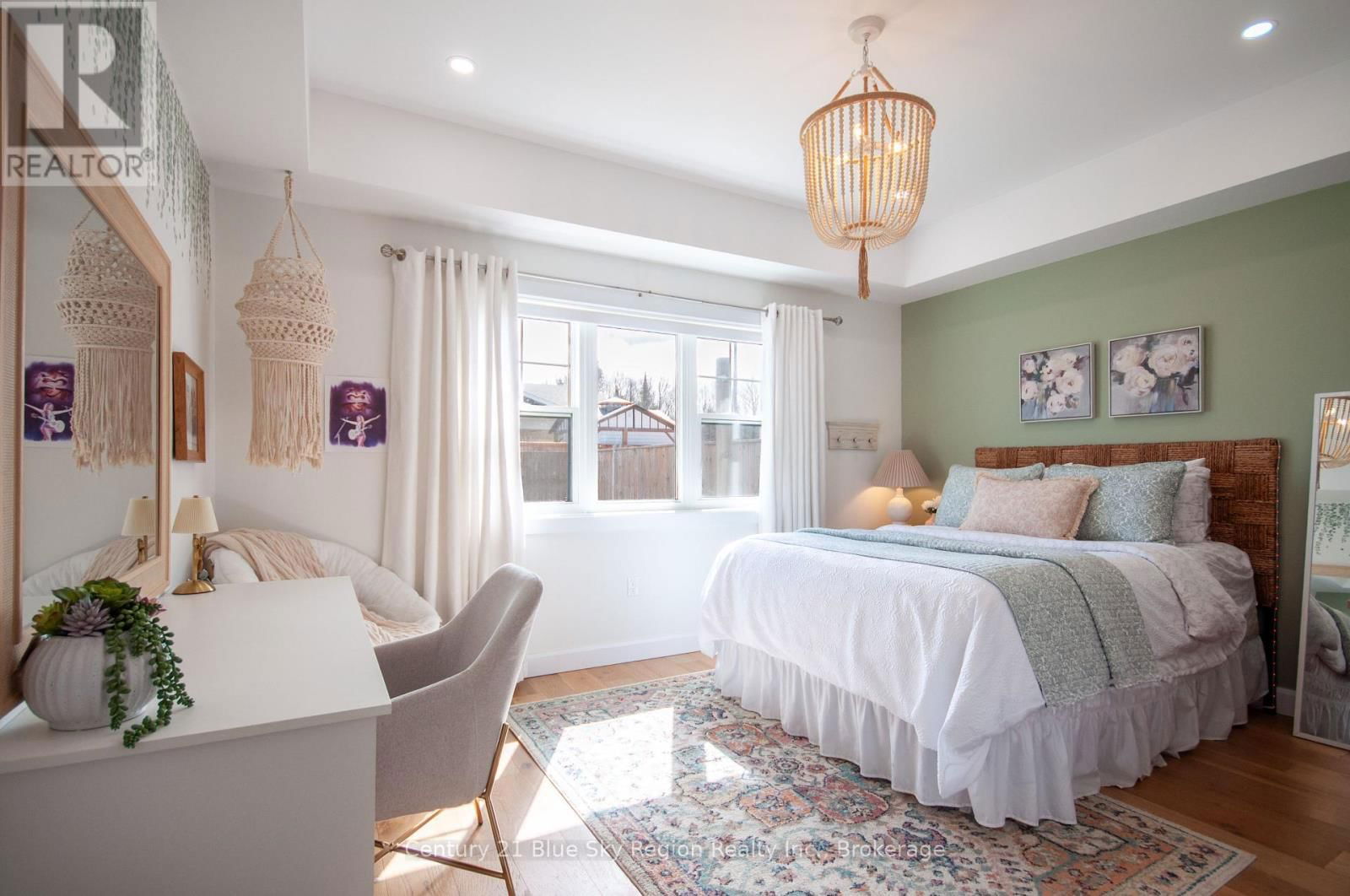 8 CHATEAU RIDGE Image 30
