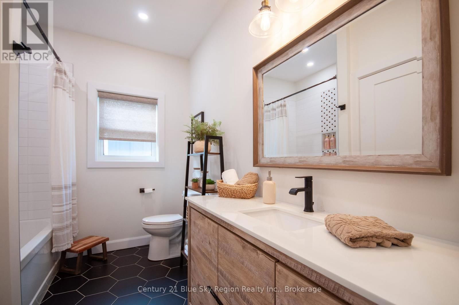 8 CHATEAU RIDGE Image 32