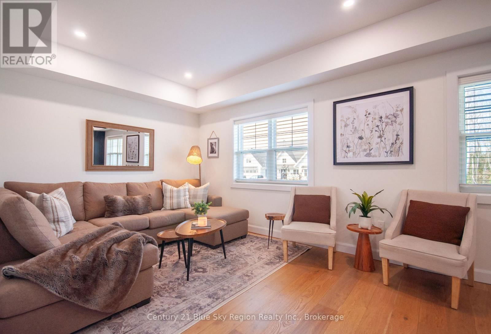 8 CHATEAU RIDGE Image 35
