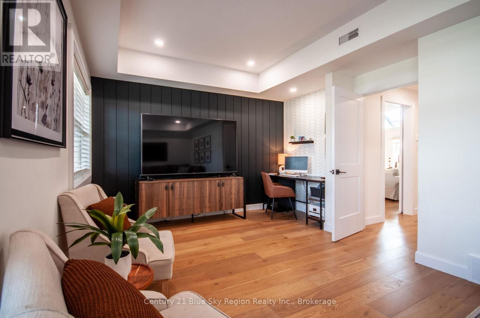 8 CHATEAU RIDGE Image 36