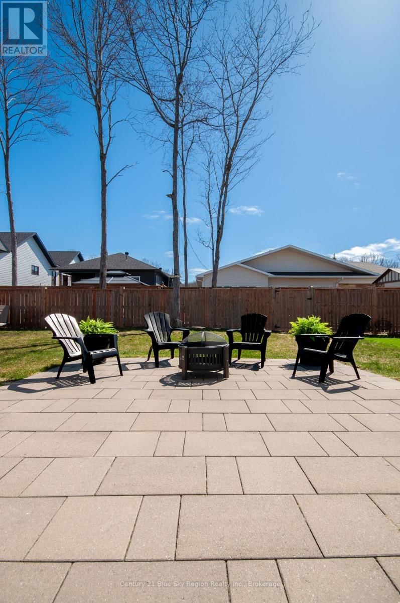8 CHATEAU RIDGE Image 43