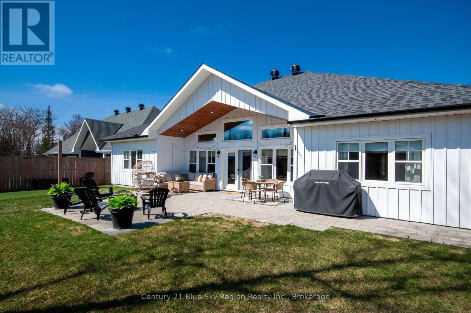 8 CHATEAU RIDGE Image 44