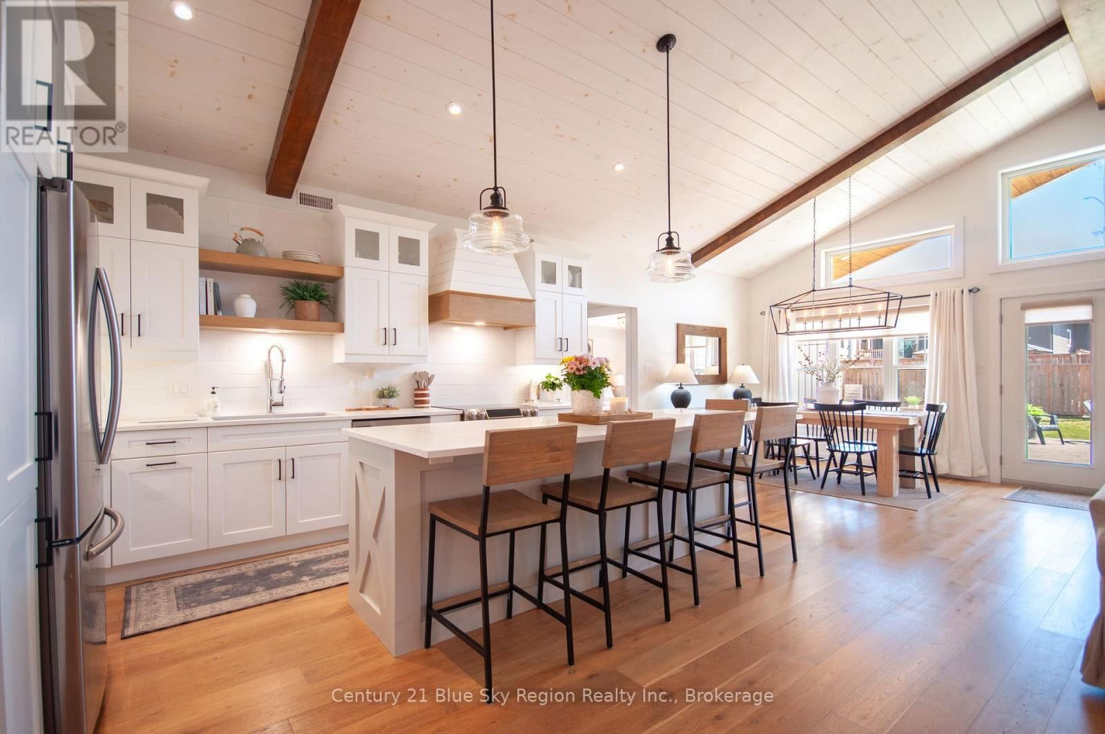 8 CHATEAU RIDGE Image 6