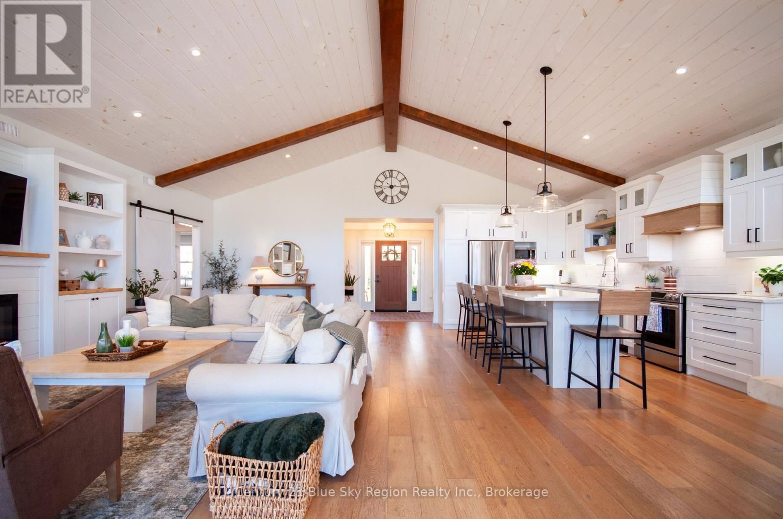 8 CHATEAU RIDGE Image 7