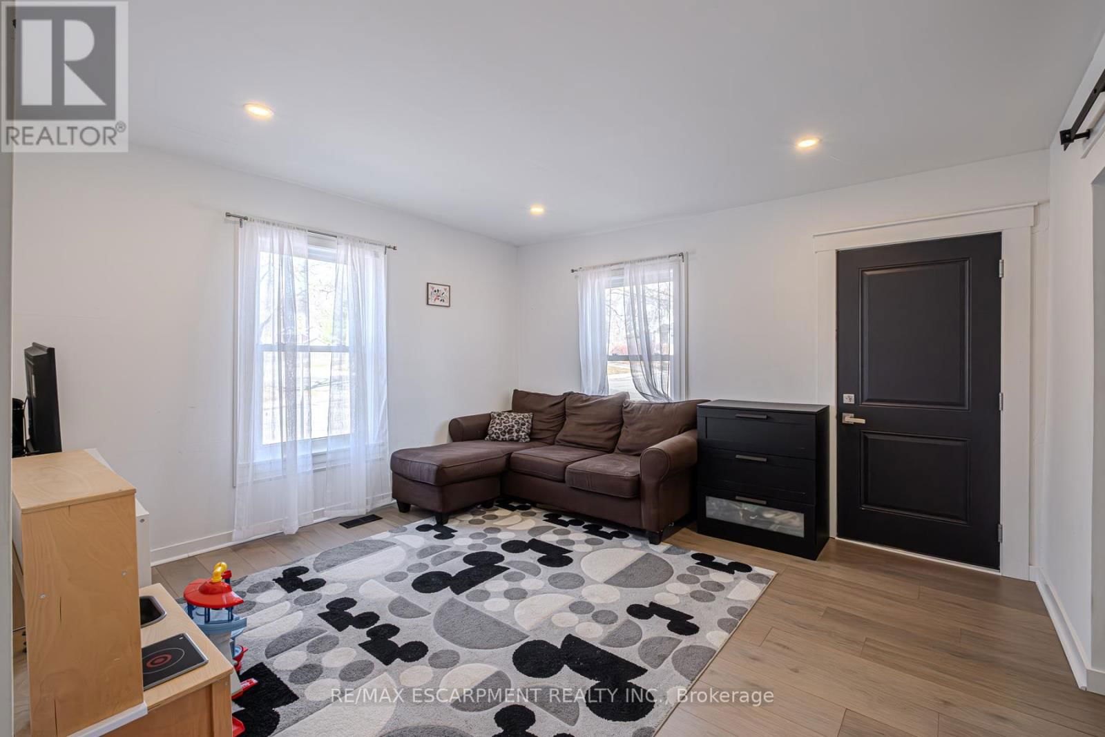 37 QUEEN STREET Image 12