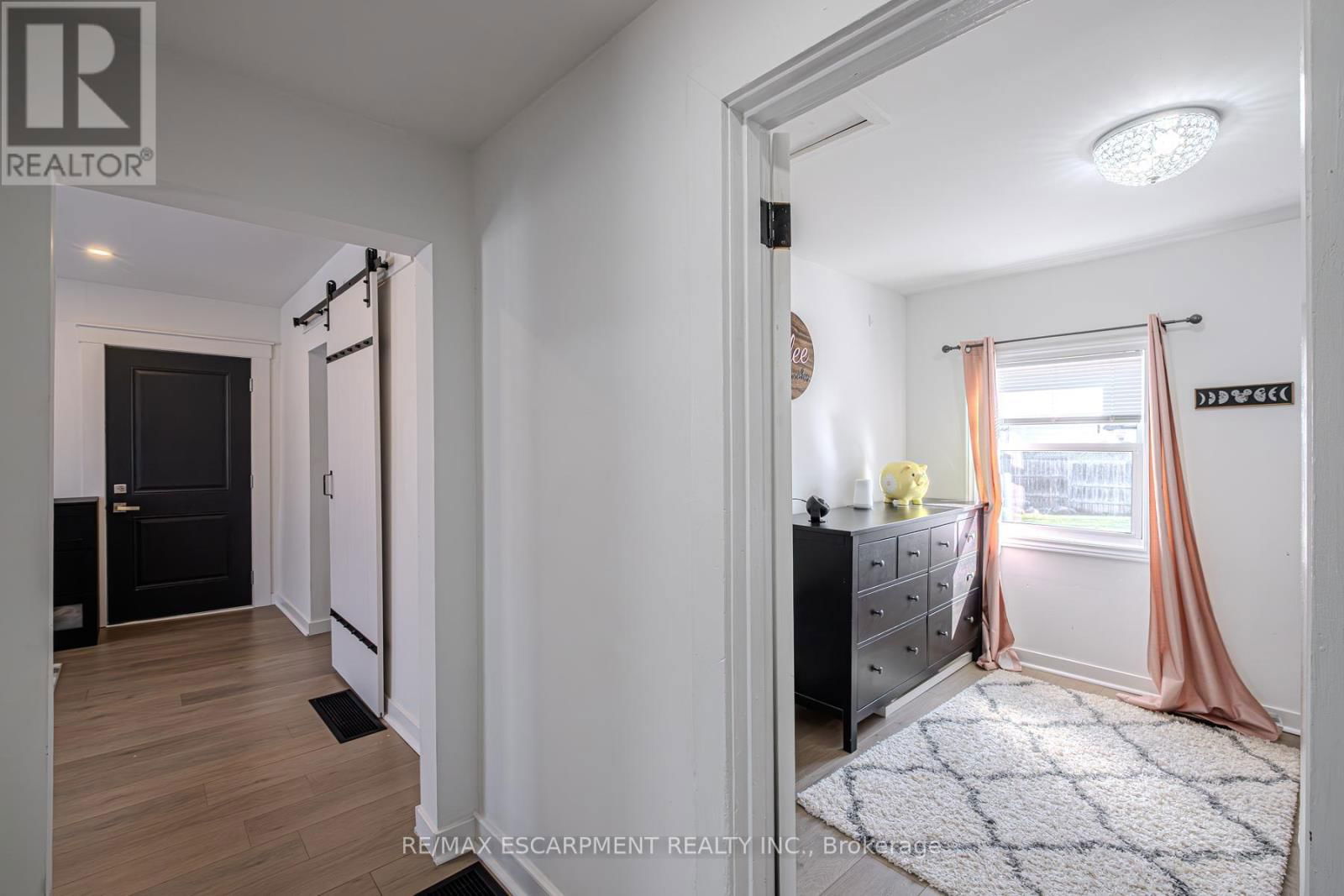 37 QUEEN STREET Image 18