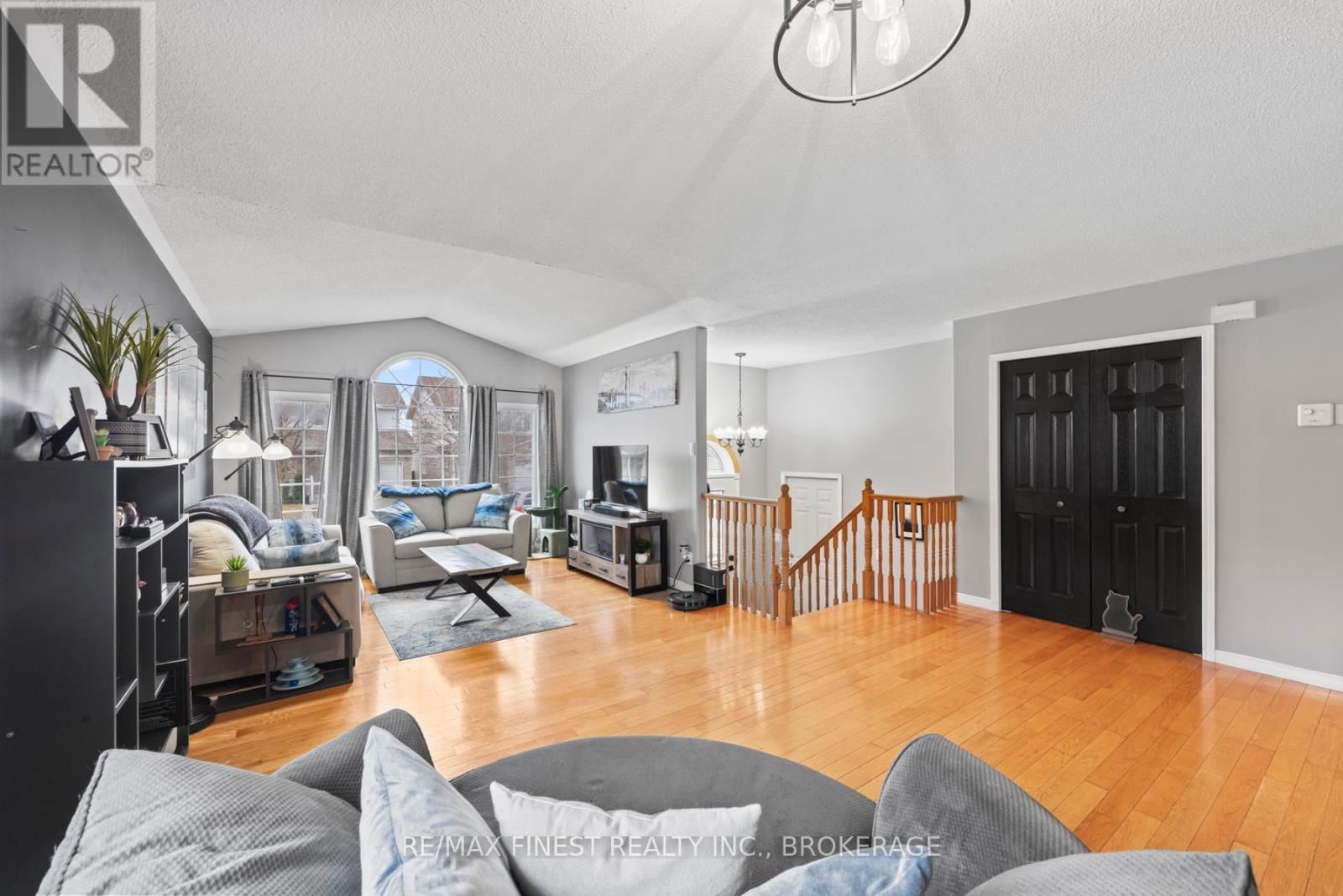 1001 BLUFFWOOD AVENUE Image 10