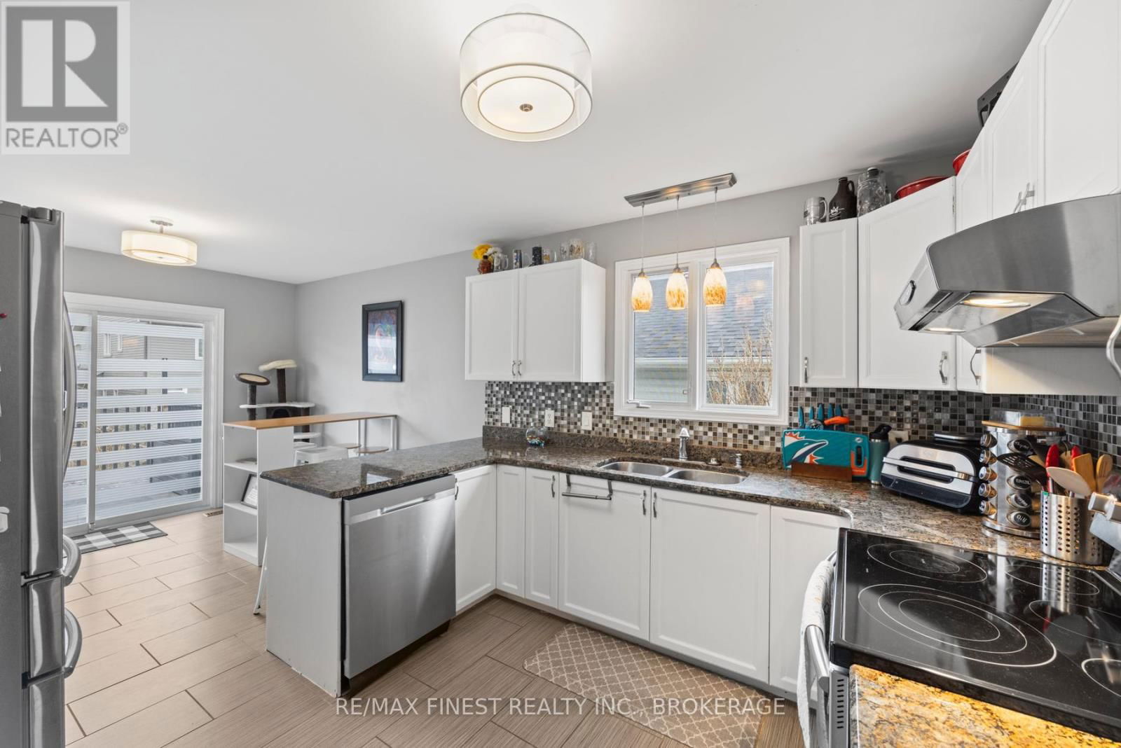1001 BLUFFWOOD AVENUE Image 11