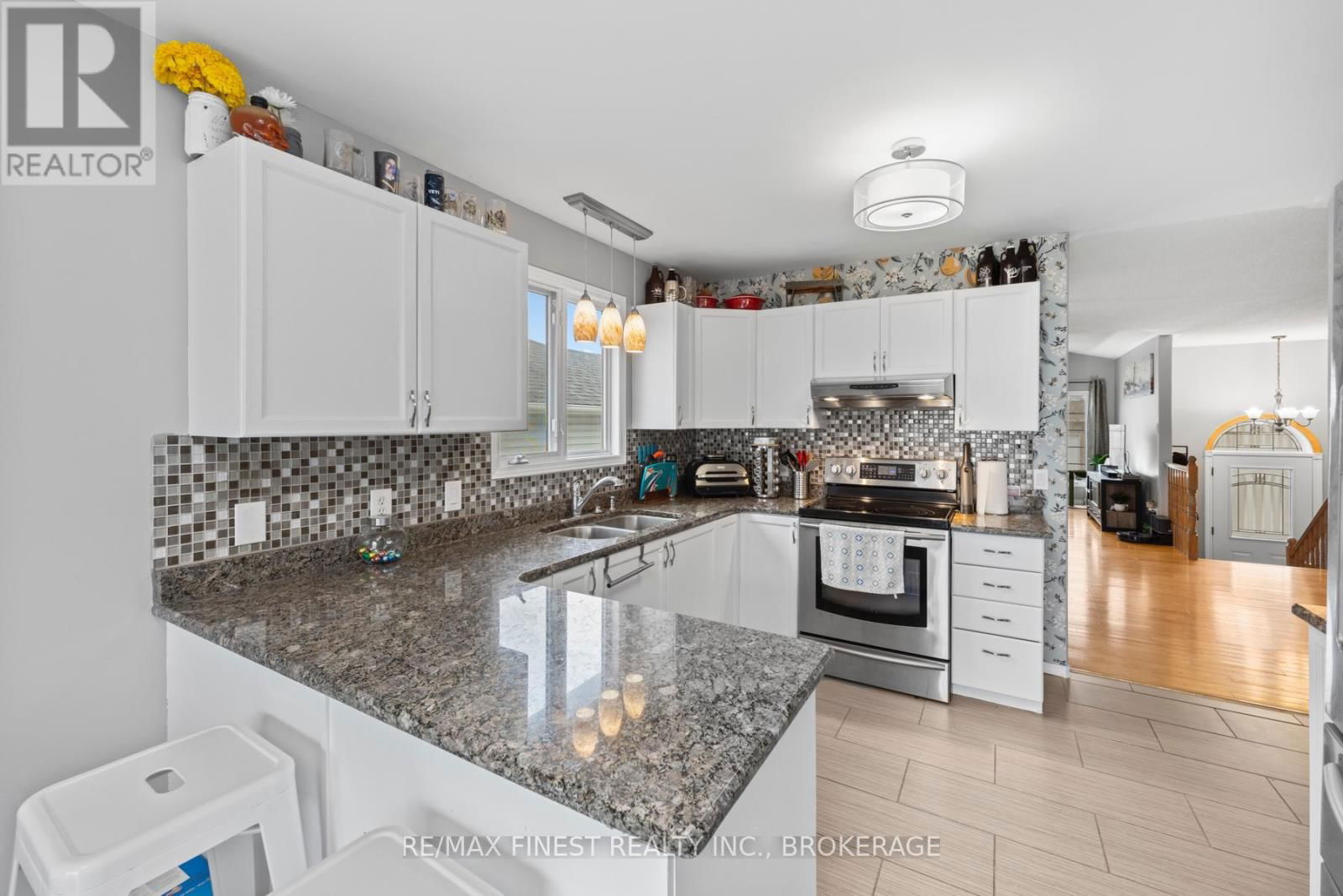 1001 BLUFFWOOD AVENUE Image 12