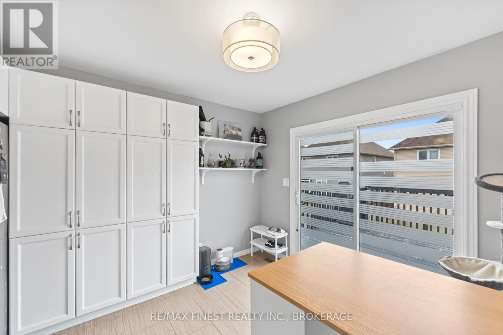 1001 BLUFFWOOD AVENUE Image 14