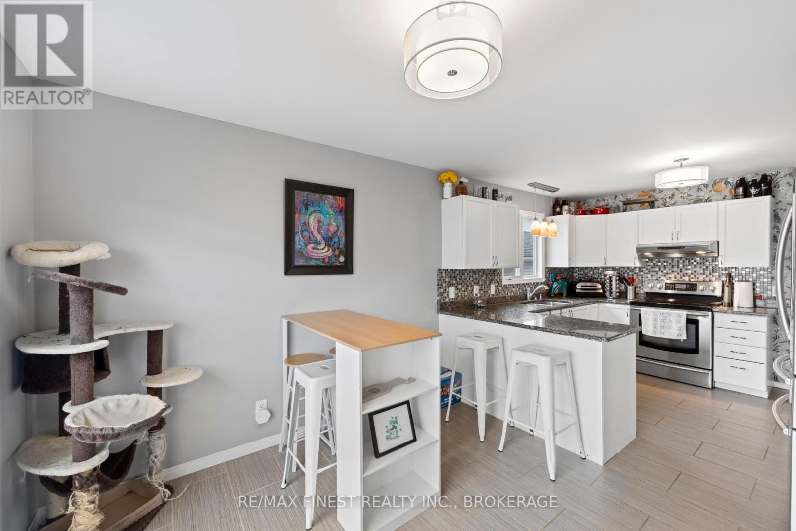 1001 BLUFFWOOD AVENUE Image 16