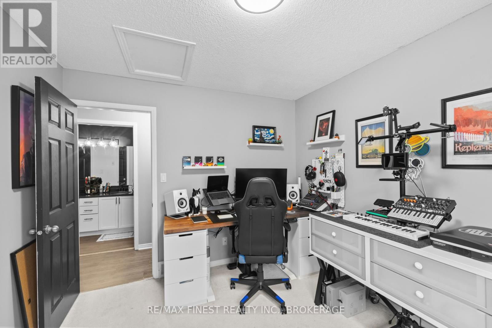 1001 BLUFFWOOD AVENUE Image 21