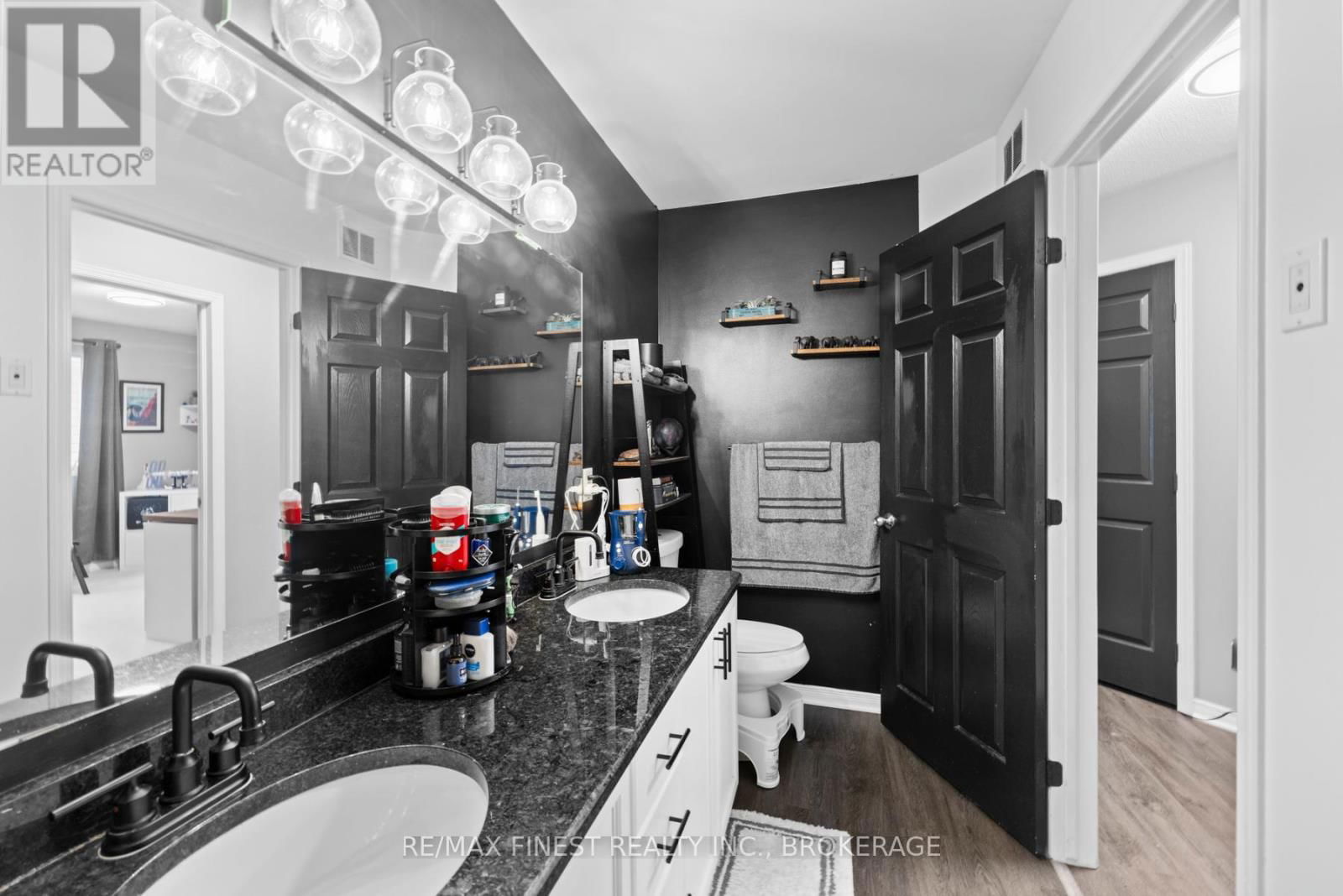 1001 BLUFFWOOD AVENUE Image 23