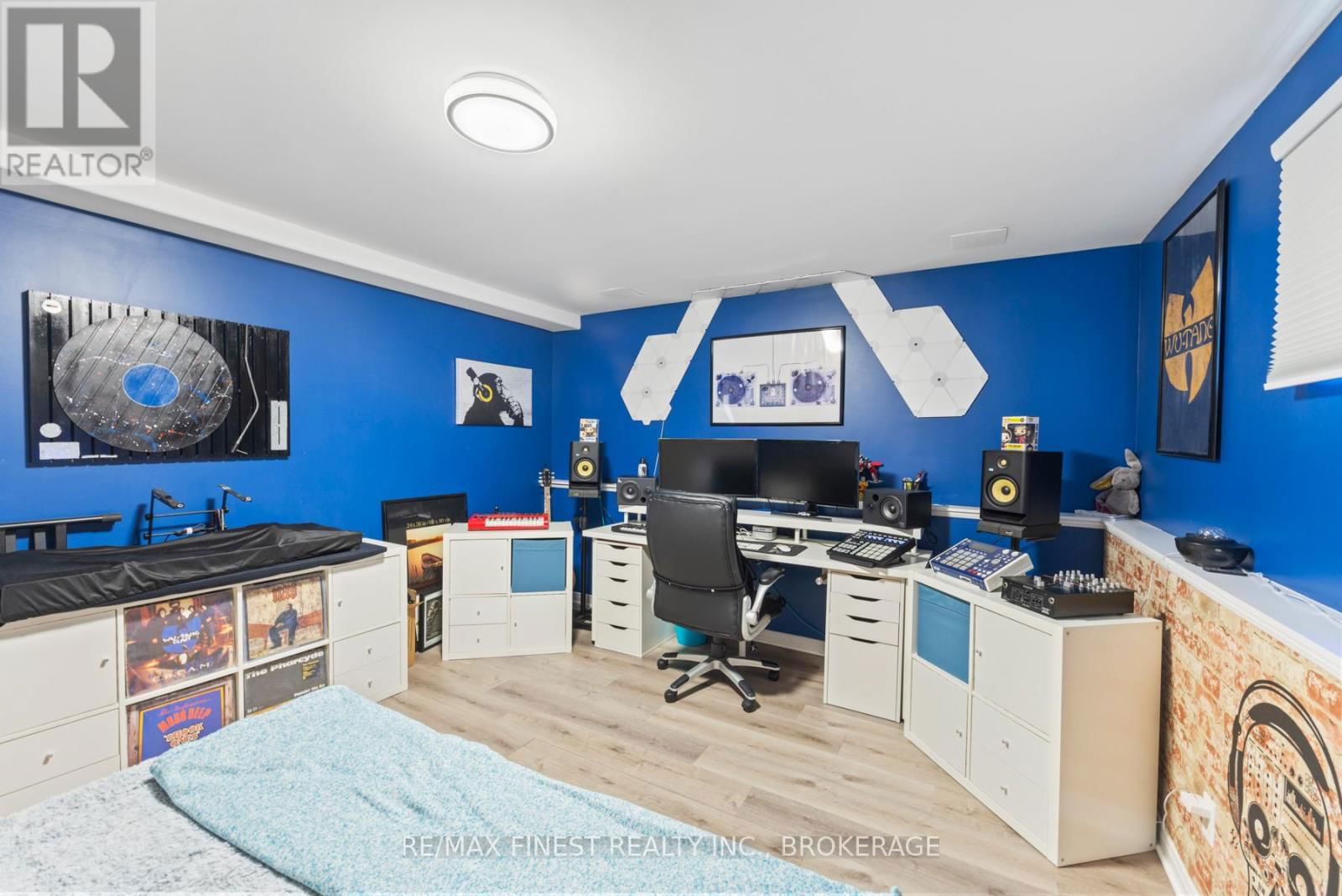 1001 BLUFFWOOD AVENUE Image 33