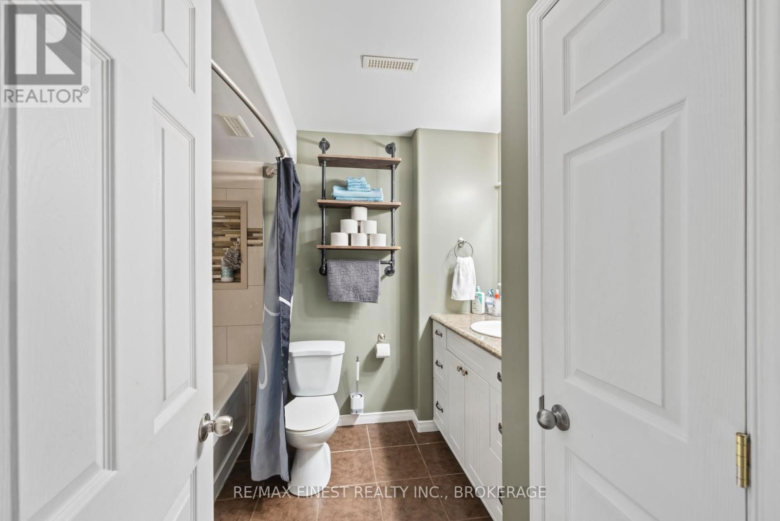 1001 BLUFFWOOD AVENUE Image 34