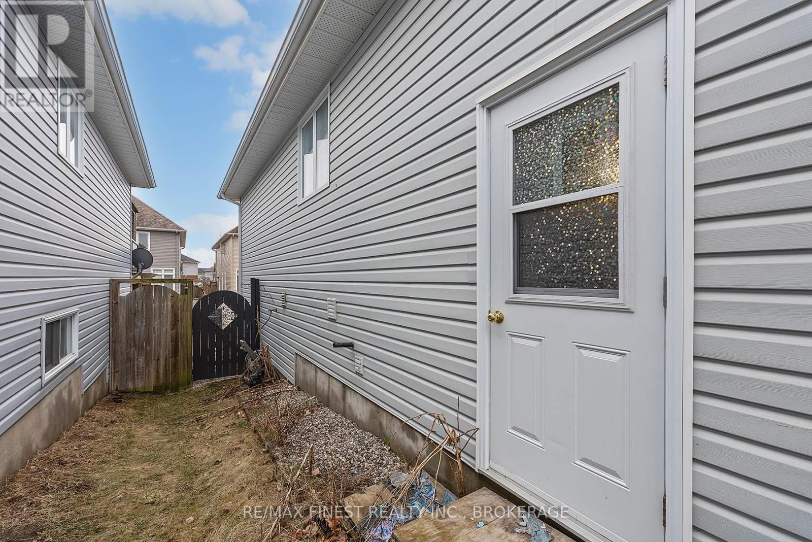 1001 BLUFFWOOD AVENUE Image 36