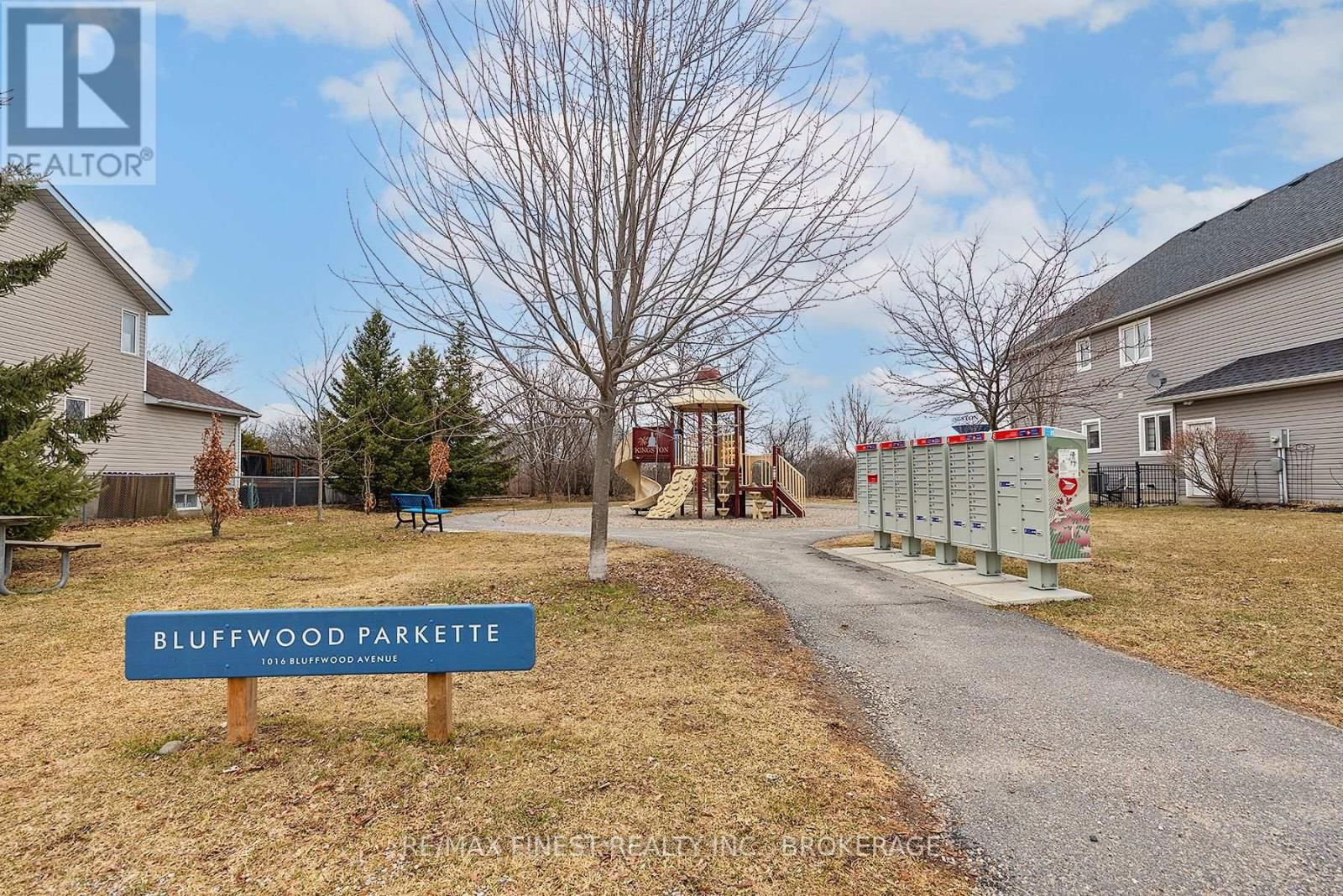1001 BLUFFWOOD AVENUE Image 43