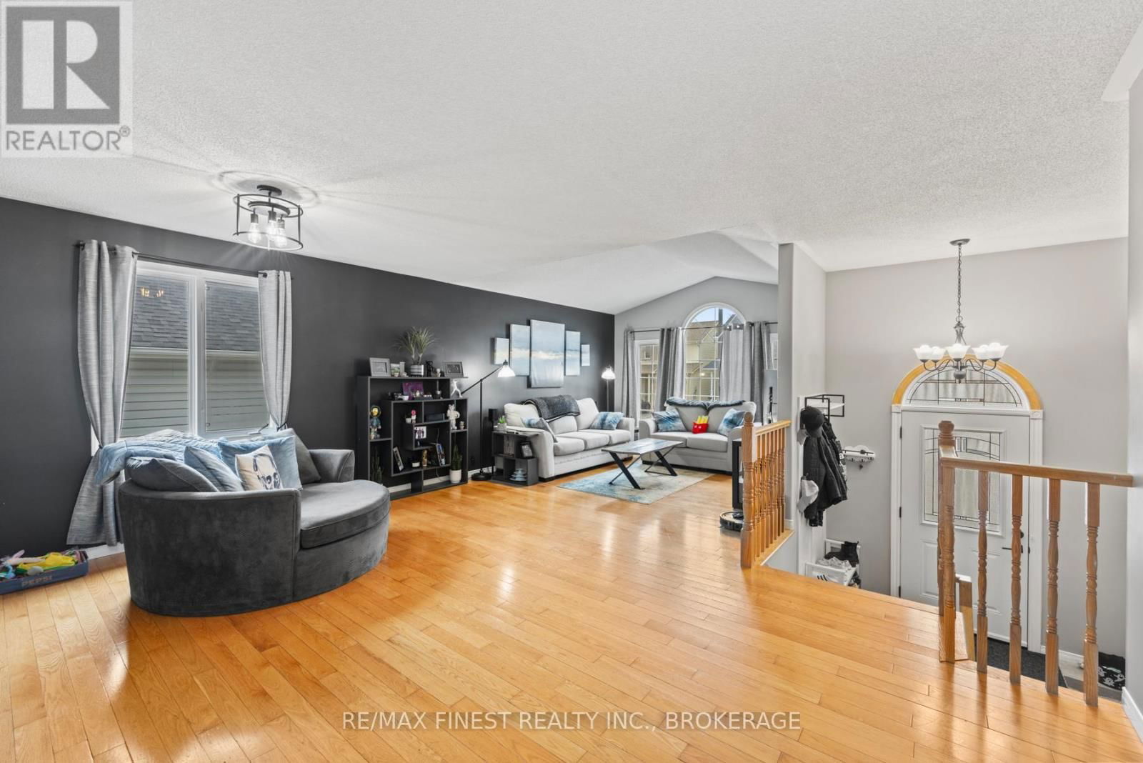 1001 BLUFFWOOD AVENUE Image 5
