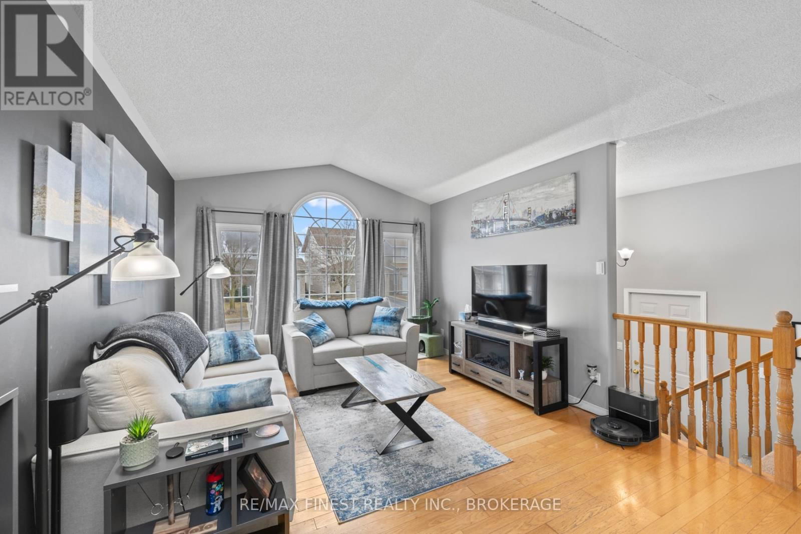 1001 BLUFFWOOD AVENUE Image 6