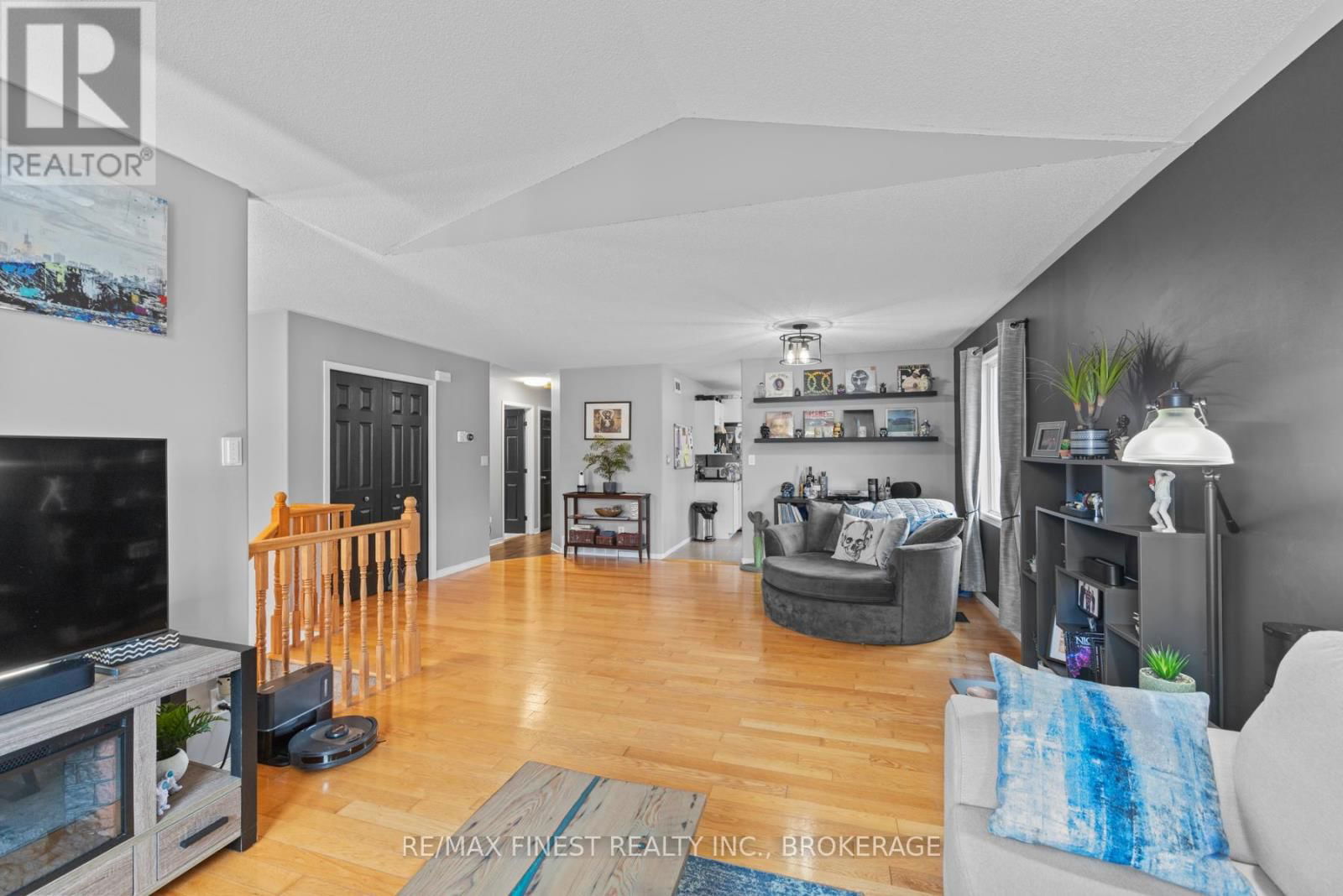 1001 BLUFFWOOD AVENUE Image 7